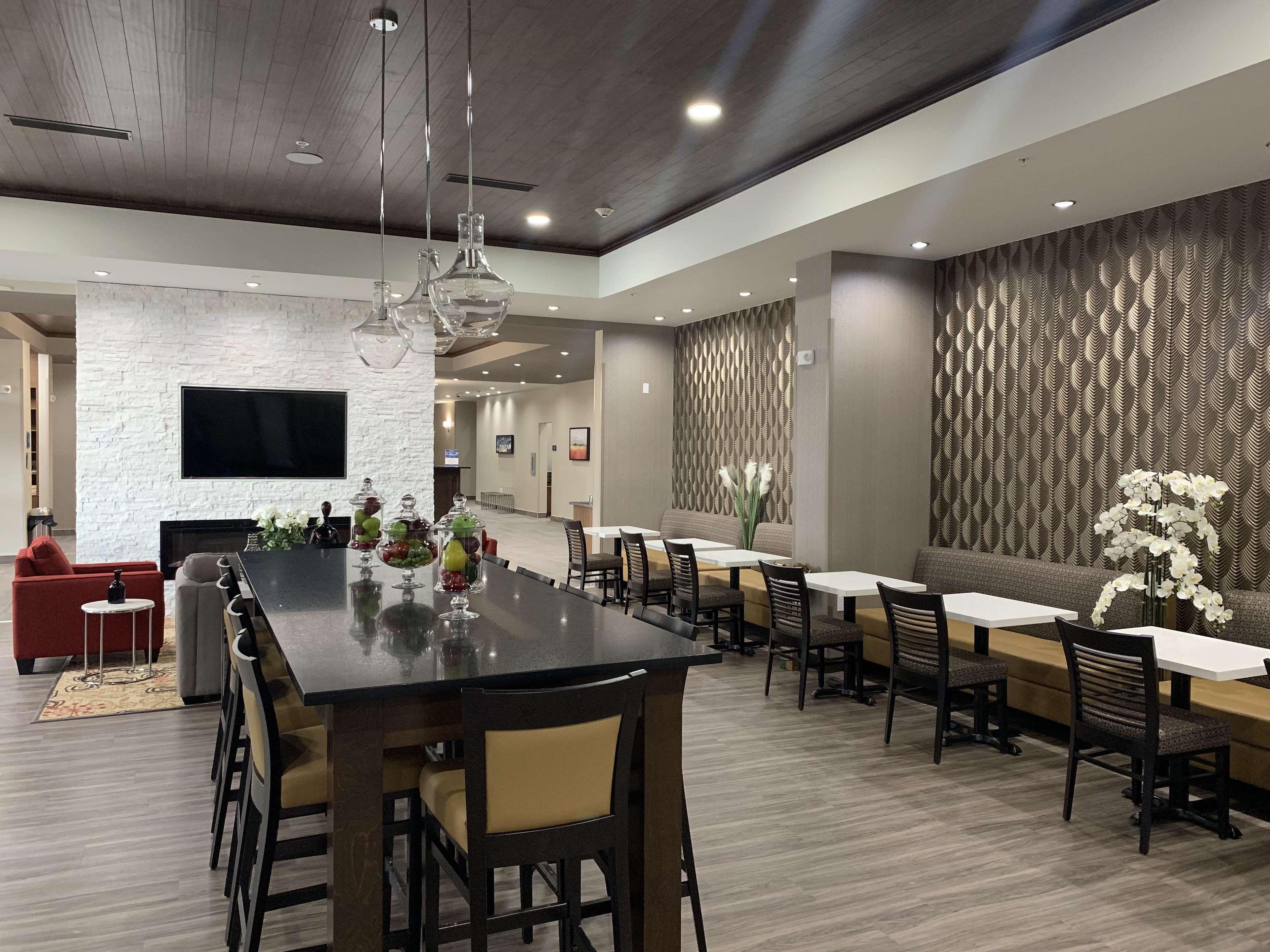 Best Western Plus Riviera Menlo Park Exterior photo