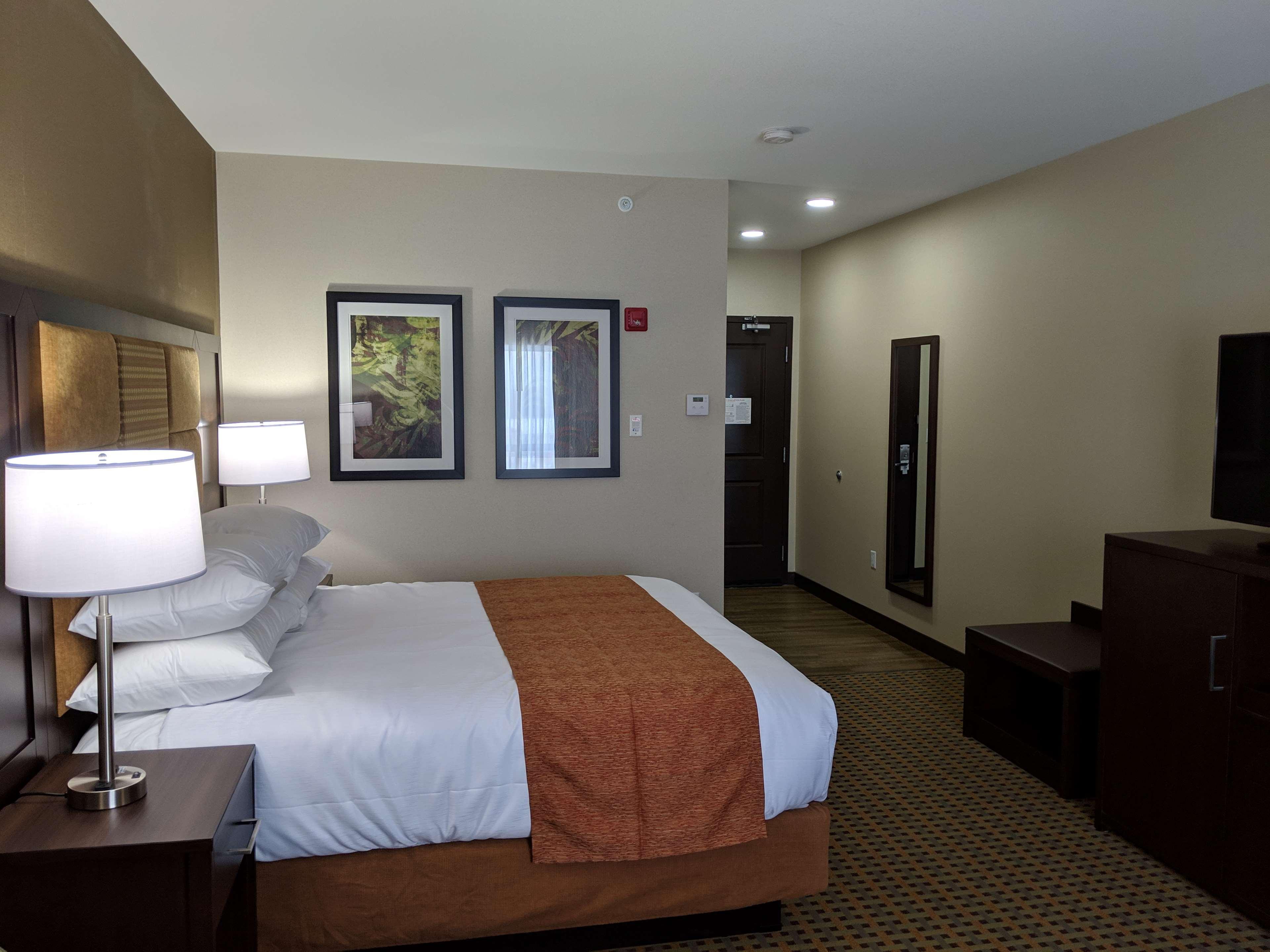 Best Western Plus Riviera Menlo Park Exterior photo