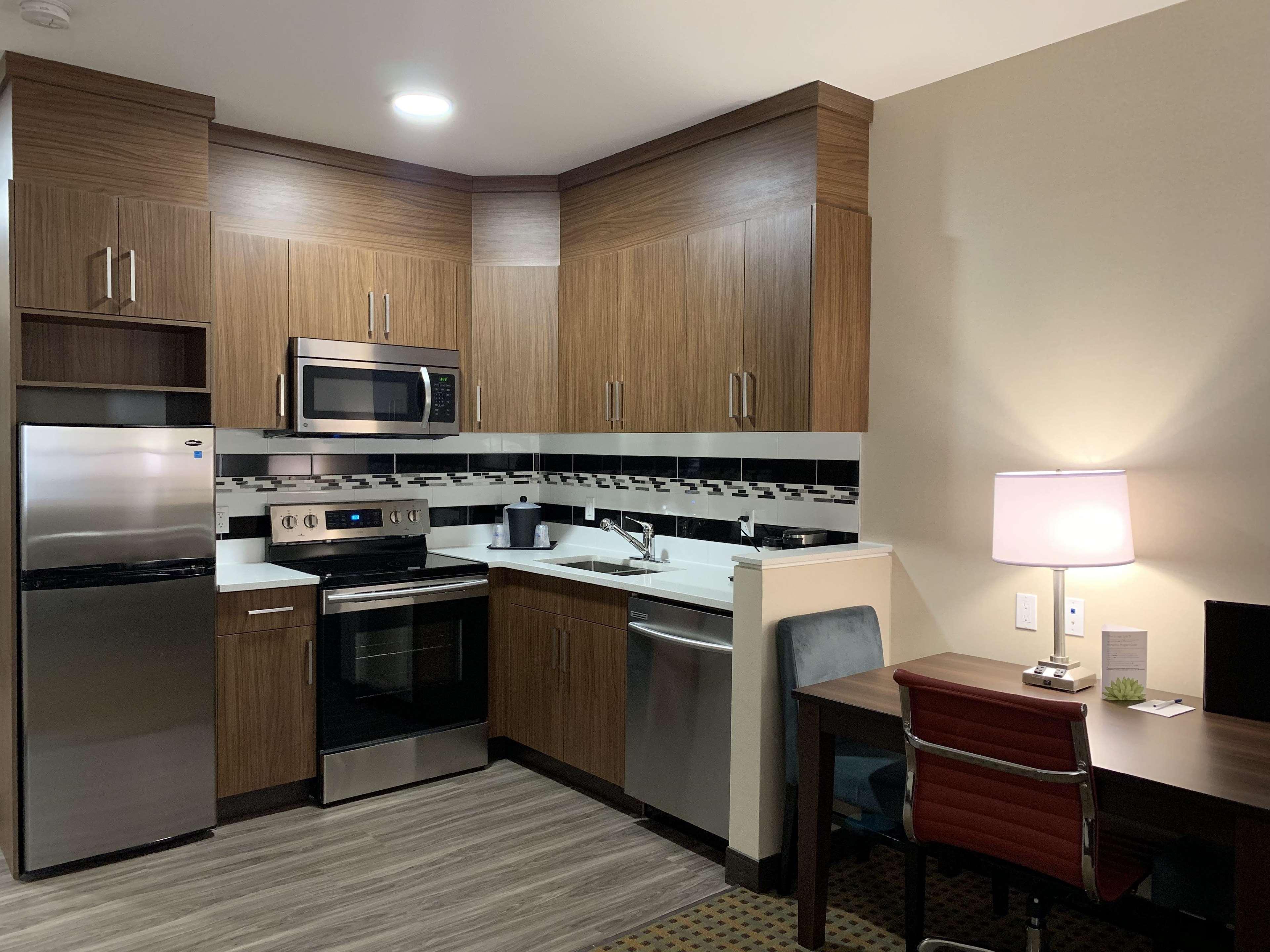 Best Western Plus Riviera Menlo Park Exterior photo