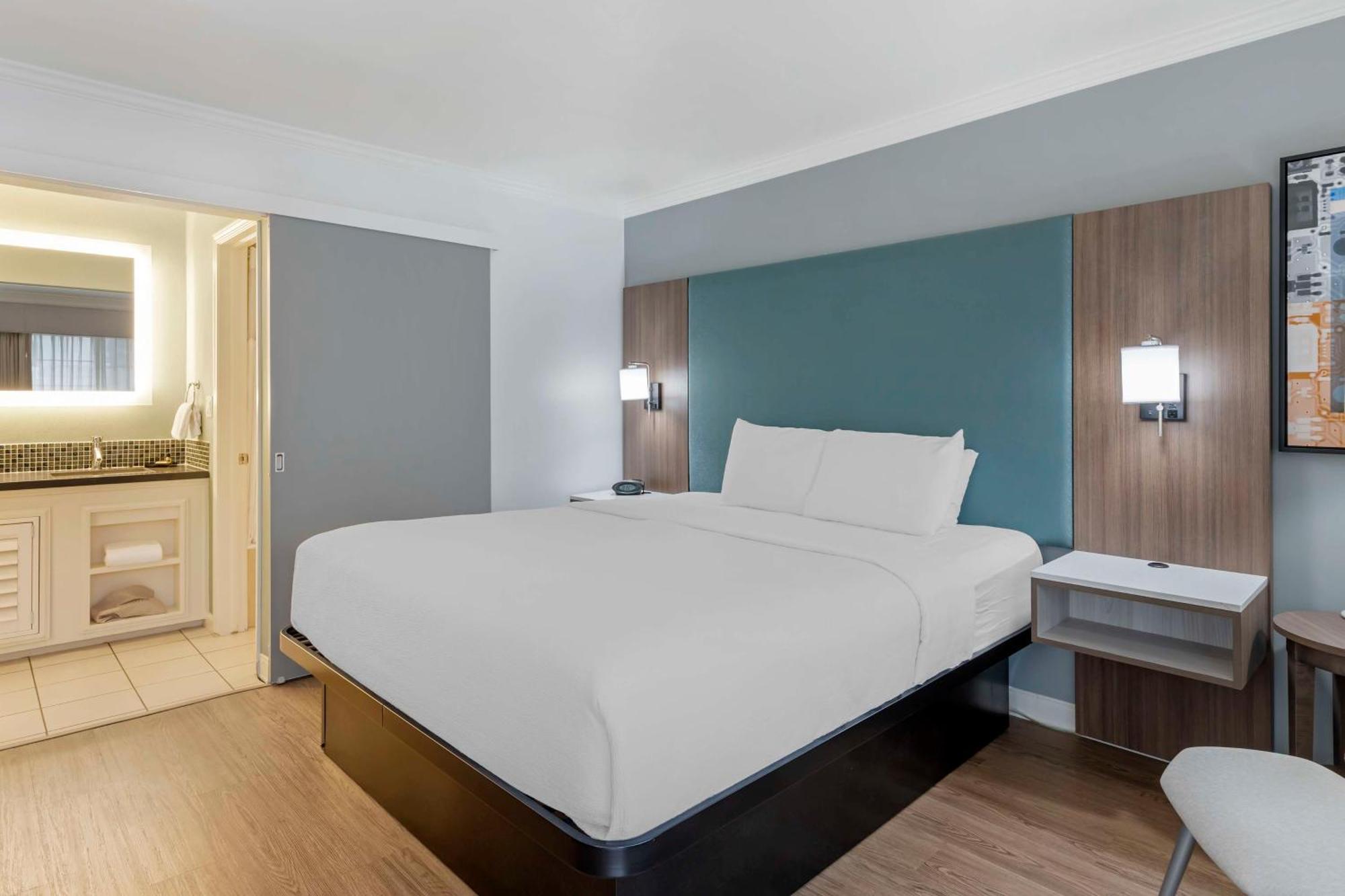 Best Western Plus Riviera Menlo Park Exterior photo