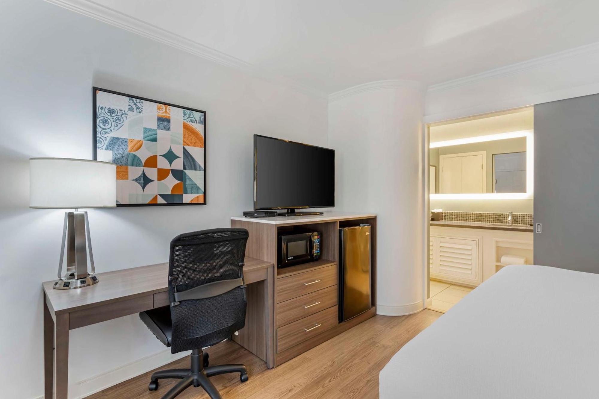Best Western Plus Riviera Menlo Park Exterior photo