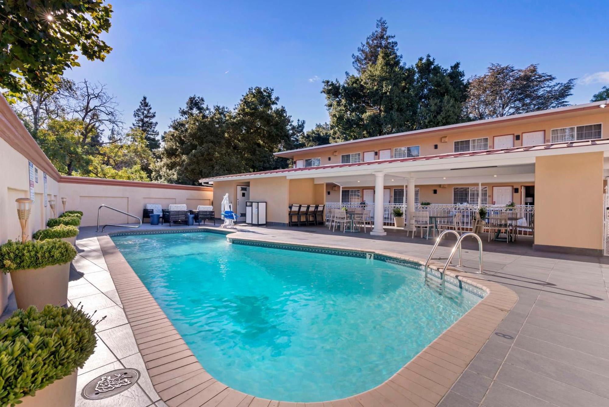 Best Western Plus Riviera Menlo Park Exterior photo